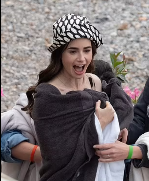 كواليس تصوير  Emily In Paris (2)