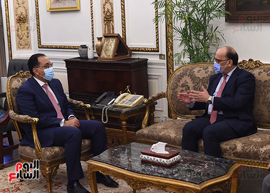 رئيس الوزراء يلتقي السفير التونسي لدى مصر  (1)