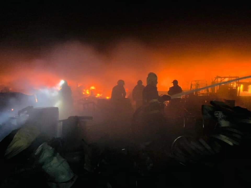 حريق كبير يلتهم سوق الجمعة وسط بغداد (3)