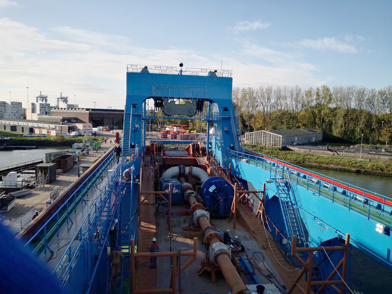 الكراكة حسين طنطاوي الأكبر في الشرق الأوسط (2)