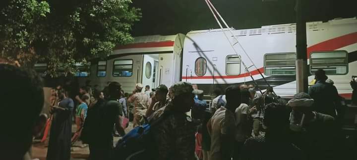 خروج قطار قادم من القاهرة لأسوان عن القضبان  (6)