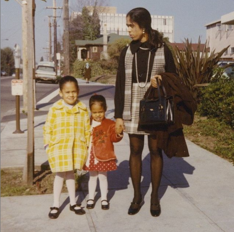 كامالا هاريس مع والدتها وشقيقتها مايا