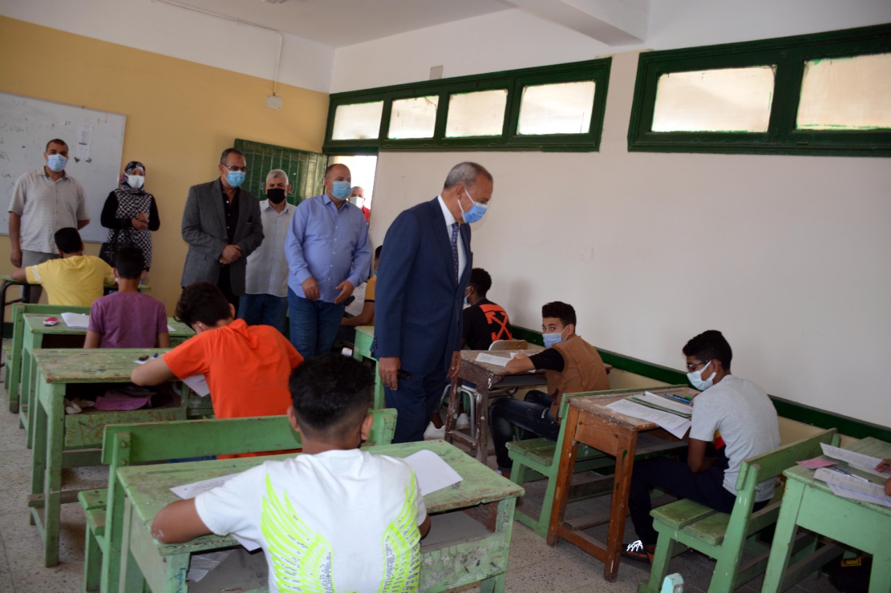 محافظ القليوبية داخل مدرسة سعد زغلول