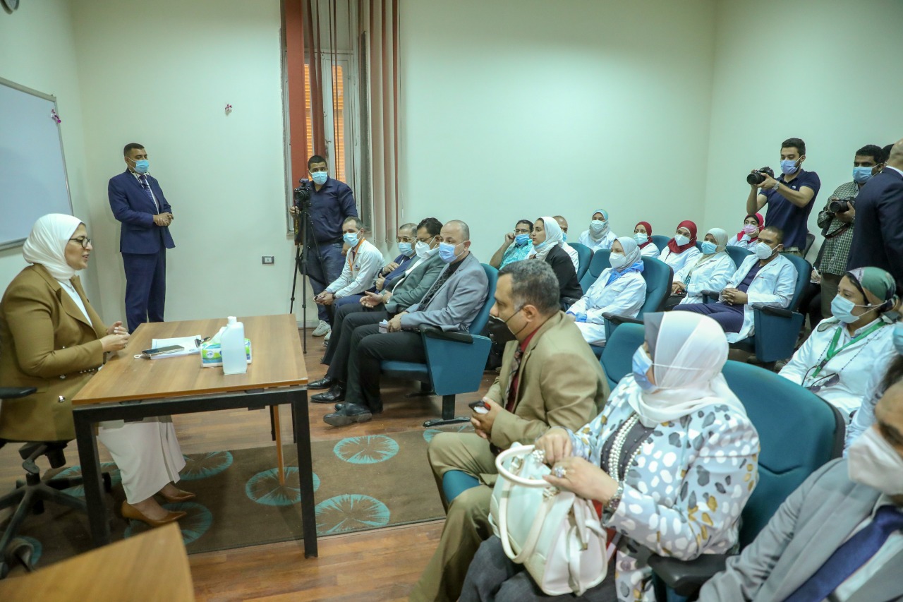 جانب من لقاء الفرق الطبية وأطباء الزمالة المصرية المدربين والمتدربين مع وزيرة الصحة
