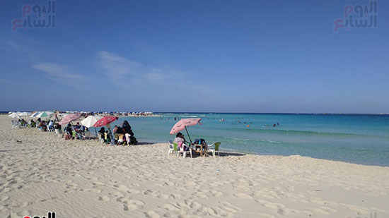 المصطافين-علي-الشاطئ