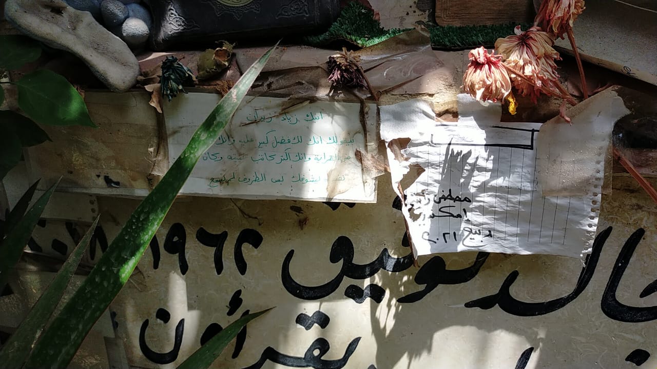 رسائل العشاق والمحبين على قبر أحمد خالد توفيق (6)