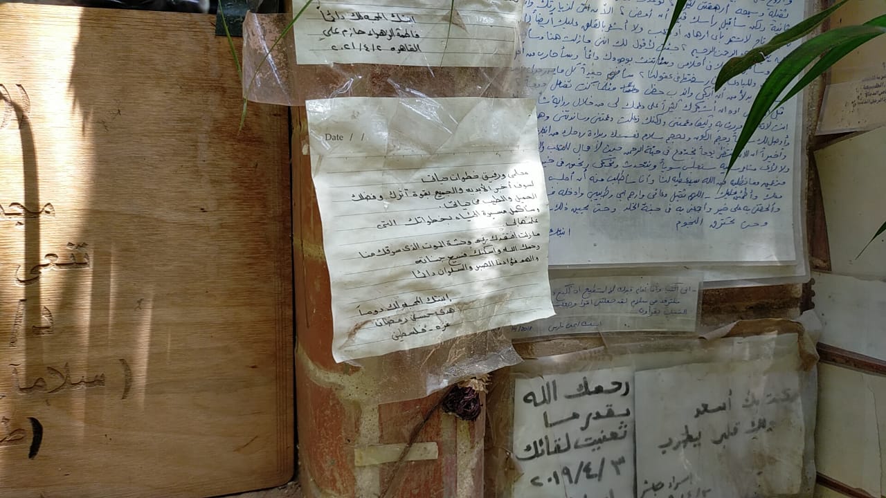 رسائل العشاق والمحبين على قبر أحمد خالد توفيق (3)