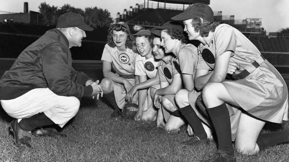 womens-baseball-gettyimages-514700356