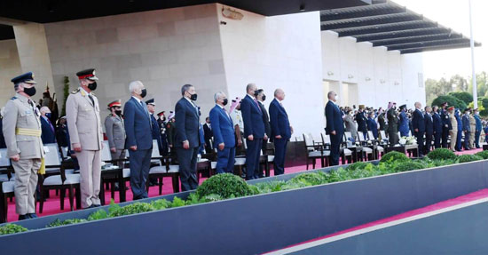 وزير الدفاع يعود لأرض الوطن عقب حضوره مراسم الاحتفال بالمئوية الأولى لتأسيس الأردن (2)
