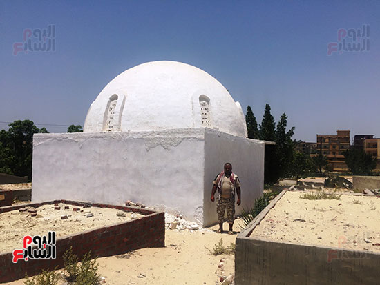 مقبرة الشاعر عبد الرحمن الأبنودى