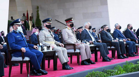 وزير الدفاع يعود لأرض الوطن عقب حضوره مراسم الاحتفال بالمئوية الأولى لتأسيس الأردن (5)