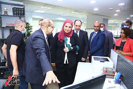 رئيس التحرير يطلع وزيرة التضامن على آليات العمل في نشر الاخبار
