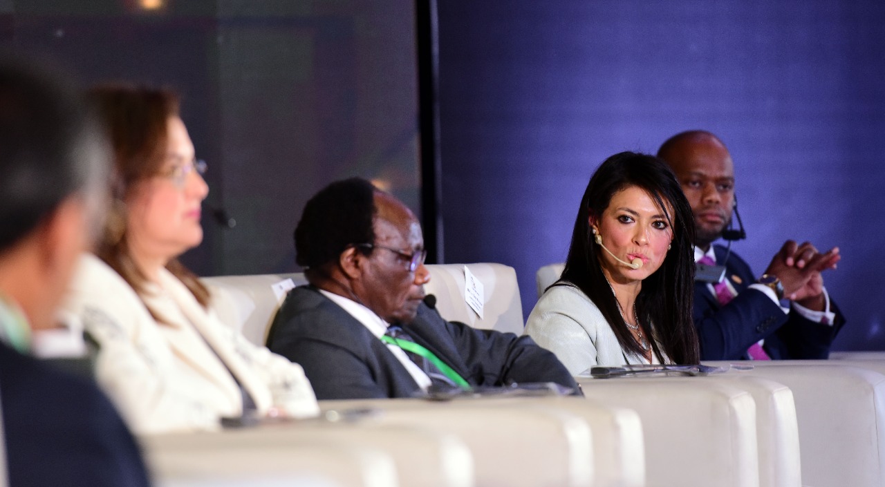 رانيا المشاط خلال مشاركتها بجلسة منتدى رؤساء هيئات الاستثمار