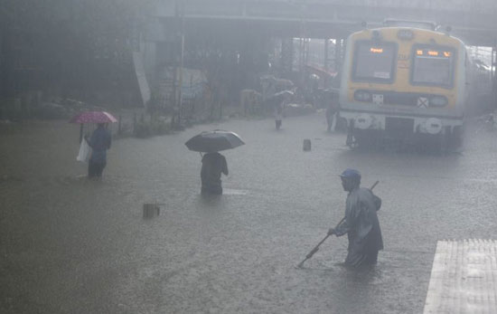 هطول الأمطار الغزيرة في مومباي