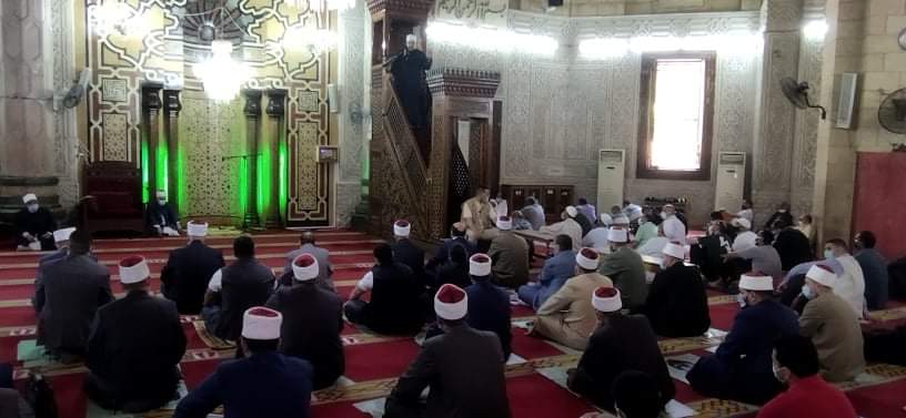 وزير الأوقاف يؤدى صلاة الجمعة بمسجد أبو العباس (2)