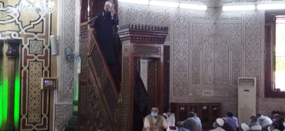 وزير الأوقاف يؤدى صلاة الجمعة بمسجد أبو العباس (1)