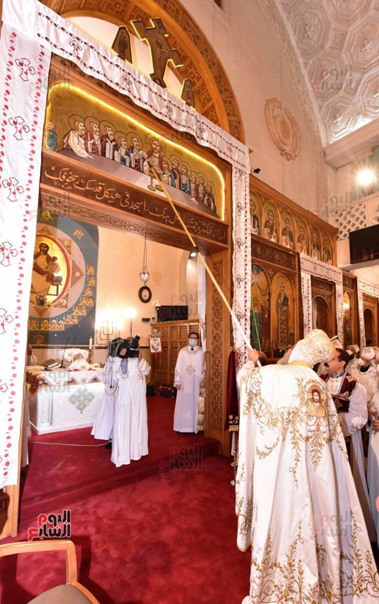 البابا تواضروس يشهد صلوات تدشين كنيسة الشهيد مارمرقس بالإسكندرية (14)