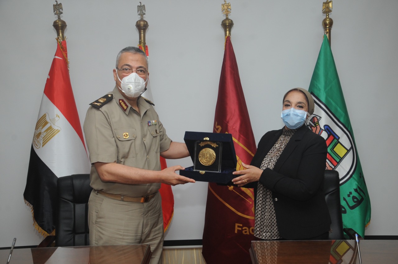 القوات المسلحة توقع بروتوكول تعاون مع كلية الطب بجامعة القاهرة (3)