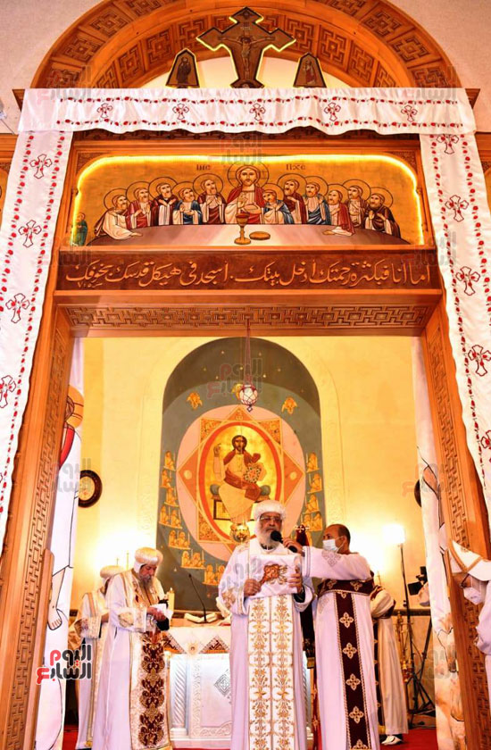 البابا تواضروس يشهد صلوات تدشين كنيسة الشهيد مارمرقس بالإسكندرية (11)