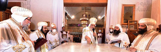 البابا تواضروس يشهد صلوات تدشين كنيسة الشهيد مارمرقس بالإسكندرية (7)