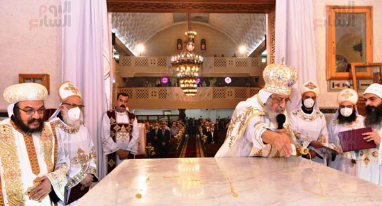 البابا تواضروس يشهد صلوات تدشين كنيسة الشهيد مارمرقس بالإسكندرية (5)