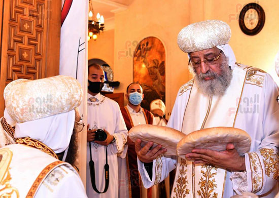 البابا تواضروس يشهد صلوات تدشين كنيسة الشهيد مارمرقس بالإسكندرية (16)