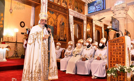 البابا تواضروس يشهد صلوات تدشين كنيسة الشهيد مارمرقس بالإسكندرية (21)