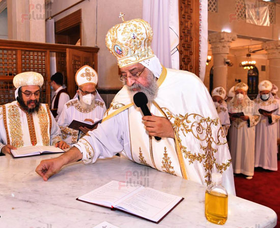البابا تواضروس يشهد صلوات تدشين كنيسة الشهيد مارمرقس بالإسكندرية (15)