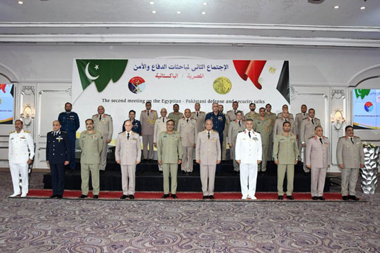 وزير الدفاع يلتقى رئيس هيئة الأركان المشتركة الباكستانية خلال زيارته لمصر    (8)