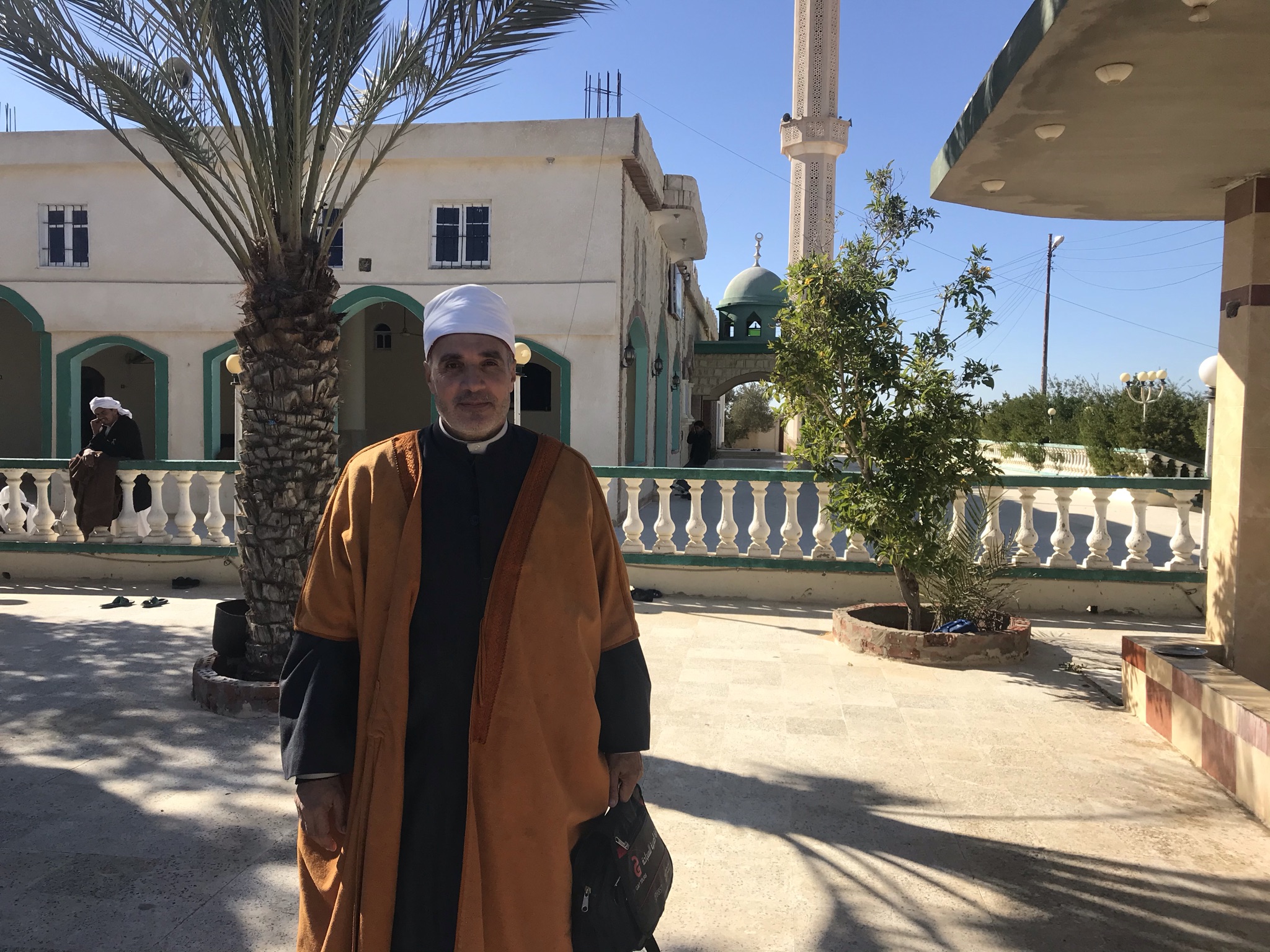 الشيخ احمد عماره من امام المسجد الذى لم يغادره من 32 سنة