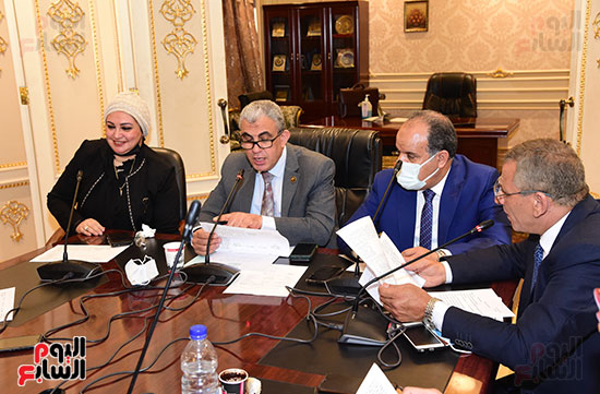اجتماع القوى العاملة لمجلس النواب برئاسة النائب عادل عبد الفضيل  (9)