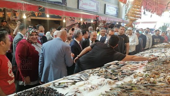 النواب-داخل-سوق-أسماك-بورسعيد-(4)