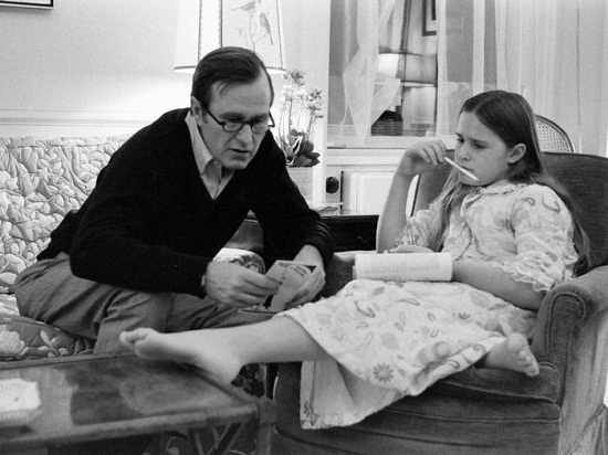 جورج بوش الأب مع أبنته
