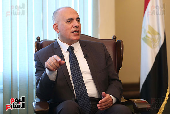 الدكتور محمد عبد العاطى وزير الموارد المائية والرى (9)