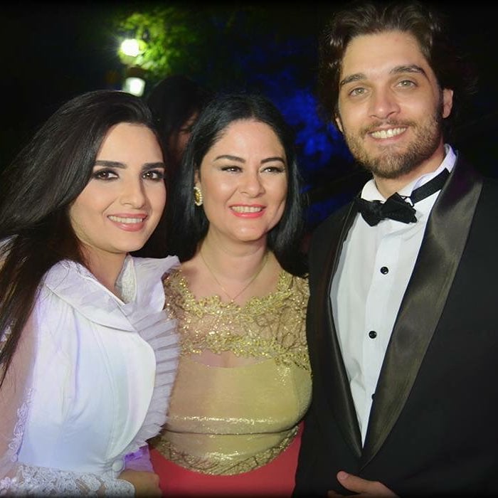 عمر خورشيد ووالدته علا رامى وزوجته ياسمين جيلانى