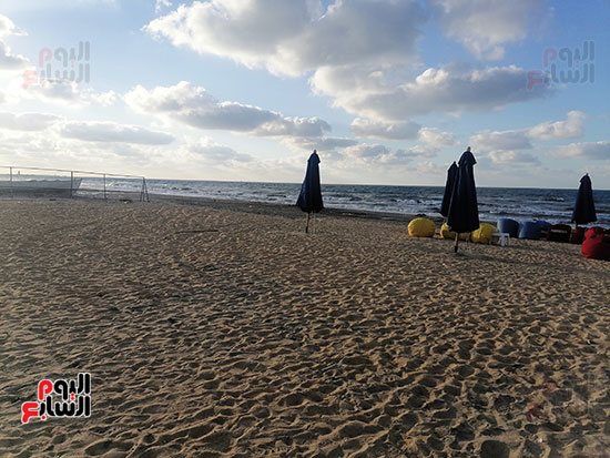 الغروب على شاطئ بورسعيد