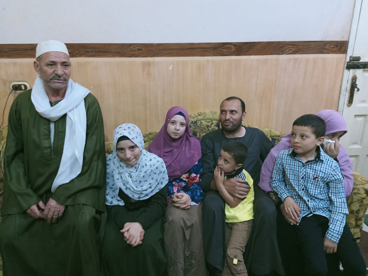 أسرة الطالبة حبيبة محمد عاشور الأولى على الشهادة الاعدادية (3)