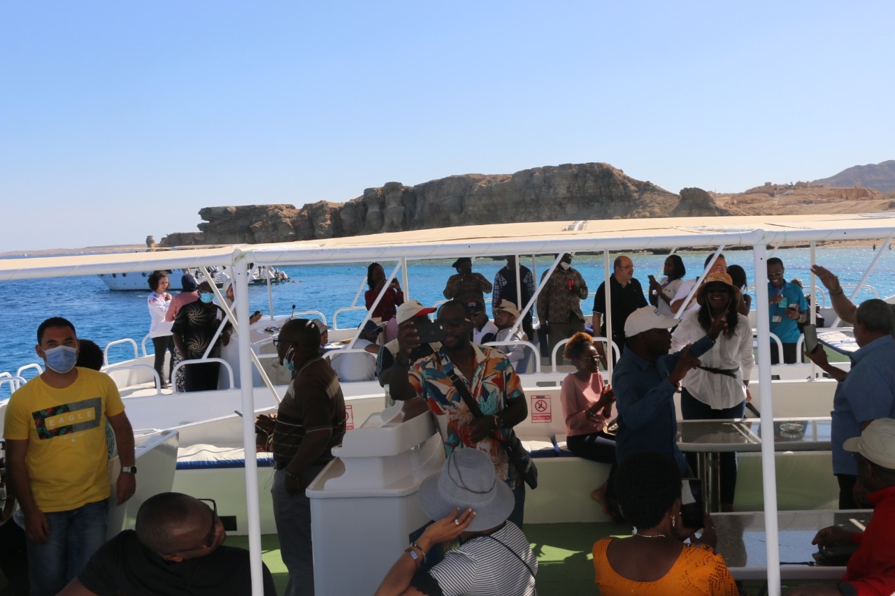 رحلة بحرية في ختام البرنامج الترفيهي الذي أعدته جنوب سيناء للوفود لتفقد المقاصد السياحية بشرم الشيخ (4)