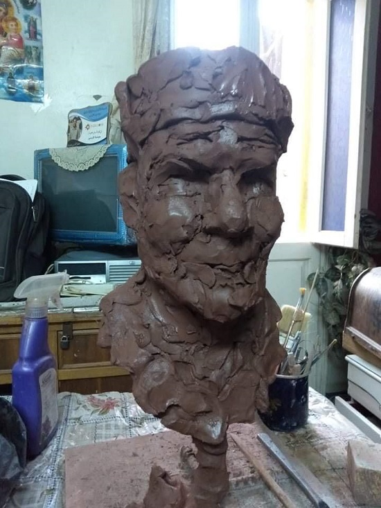 تمثال الشيخ الشعراوي أثناء نحته