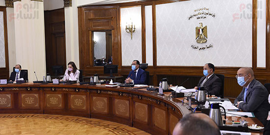 رئيس الوزراء يترأس اجتماع اللجنة العليا (4)