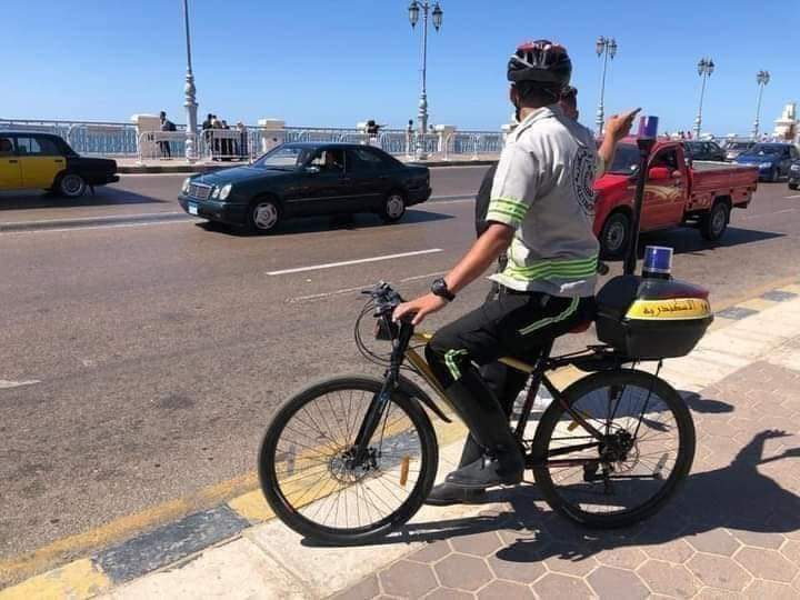 مرور الإسكندرية تفعل خدمة الدراجات الهوائية (2)