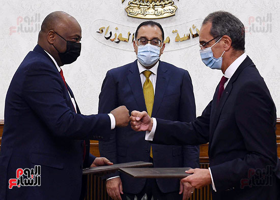 رئيس الوزراء يلتقى وزير الاتصالات السودانى ويشهد توقيع مذكرة تفاهم (4)