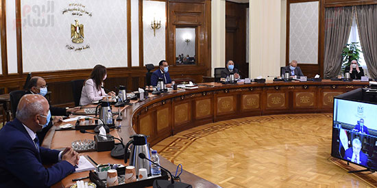 رئيس الوزراء يترأس اجتماع اللجنة العليا (2)