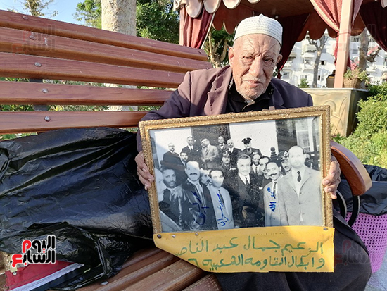 الرئيس الراحل جمال عبدالناصر وبعض أبطال المقاومة الشعبية