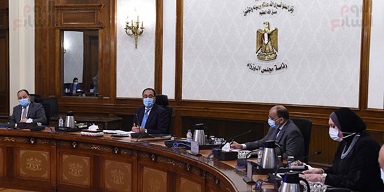 الحكومة تبداء اجراءات تقنيين اوضاع مركبات التوك توك (3)