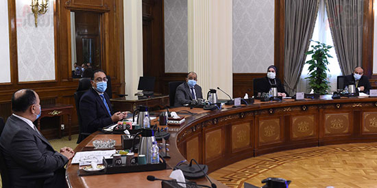 الحكومة تبداء اجراءات تقنيين اوضاع مركبات التوك توك (2)