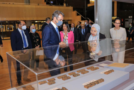 رئيس وزراء اليونان يزور مكتبة الإسكندرية (1)