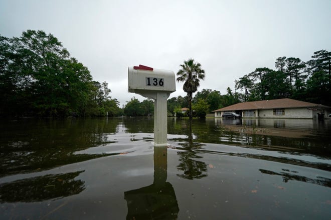 فيضانات بسبب العاصفة الاستوائية