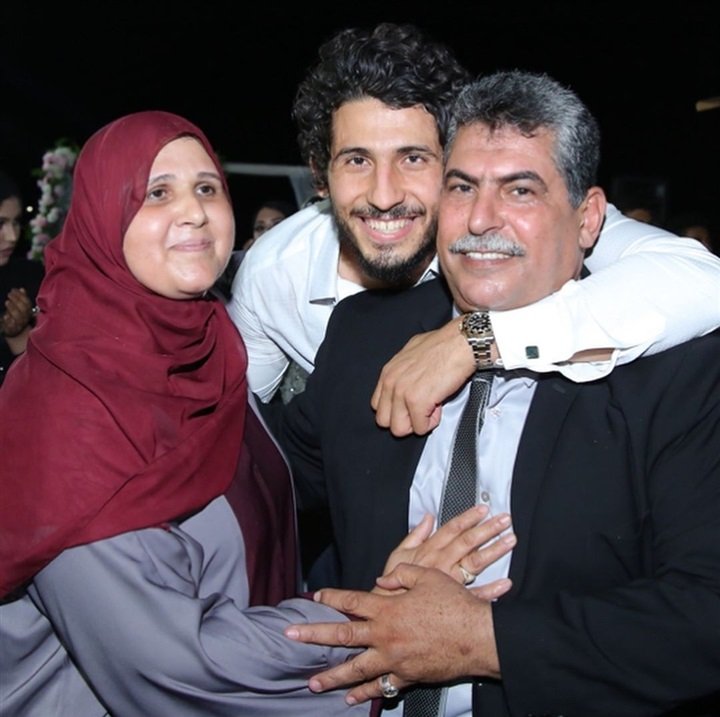 احمد حجازى مع والده