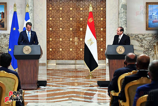 الرئيس السيسي يبحث مع رئيس وزراء اليونان (7)